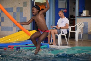 "LES CLASSES BLEUES" À LA PISCINE